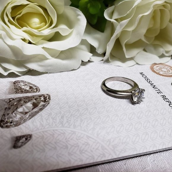 2 Carat Moissanite Ring With 925 Sterling Silver Band, D, VVS1 (M116) - Picture 5 of 7